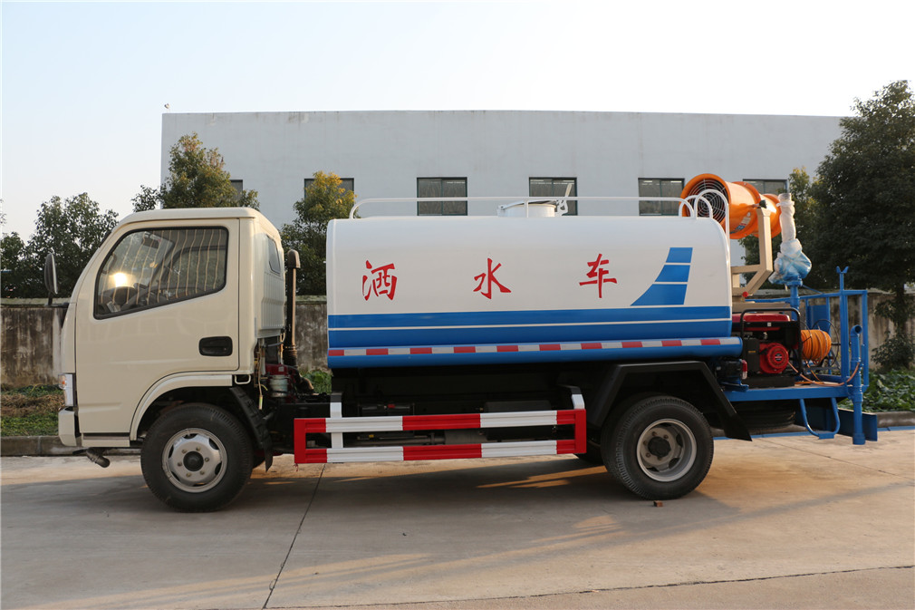 不上戶東風(fēng)灑水車(chē)
