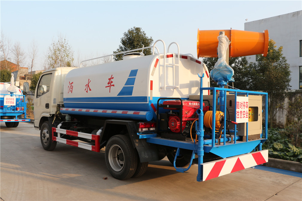 不上戶東風(fēng)灑水車(chē)